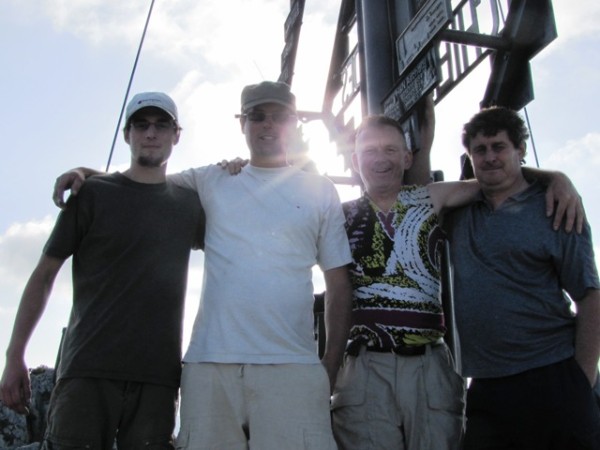 Grossansicht in neuem Fenster: Erneuerung der Batterien zur Beleuchtung des Kreuzes 2010 (1/3) Grossansicht in neuem Fenster: Erneuerung der Batterien zur Beleuchtung des Kreuzes 2010 (1/3)