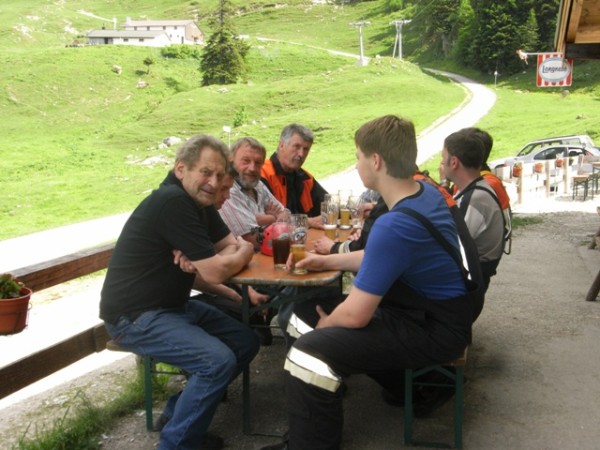 Grossansicht in neuem Fenster: Erneuerung der Batterien zur Beleuchtung des Kreuzes 2010 (3/3) Grossansicht in neuem Fenster: Erneuerung der Batterien zur Beleuchtung des Kreuzes 2010 (3/3)