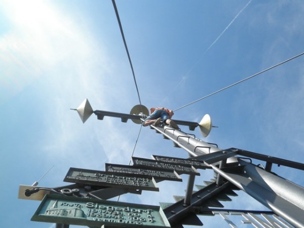Grossansicht in neuem Fenster: Erneuerung der Absturzsicherungen durch Ehrenamtliche 2012 (4) Grossansicht in neuem Fenster: Erneuerung der Absturzsicherungen durch Ehrenamtliche 2012 (4)